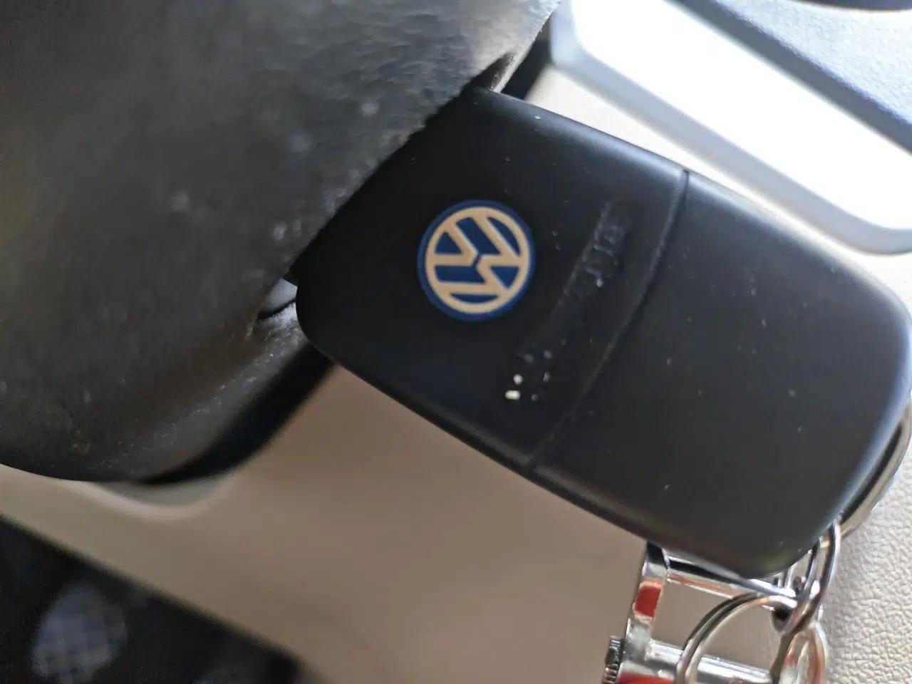 Volkswagen Jetta 2015 1.6L Manual Comfort Model — миниатюра 9