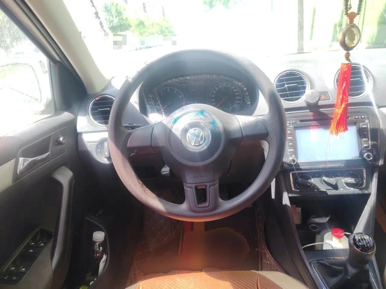 Volkswagen Jetta 2015 1.6L Manual Comfort Model — миниатюра 11