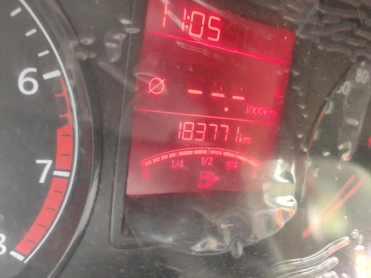 Volkswagen Jetta 2015 1.6L Manual Comfort Model — миниатюра 13