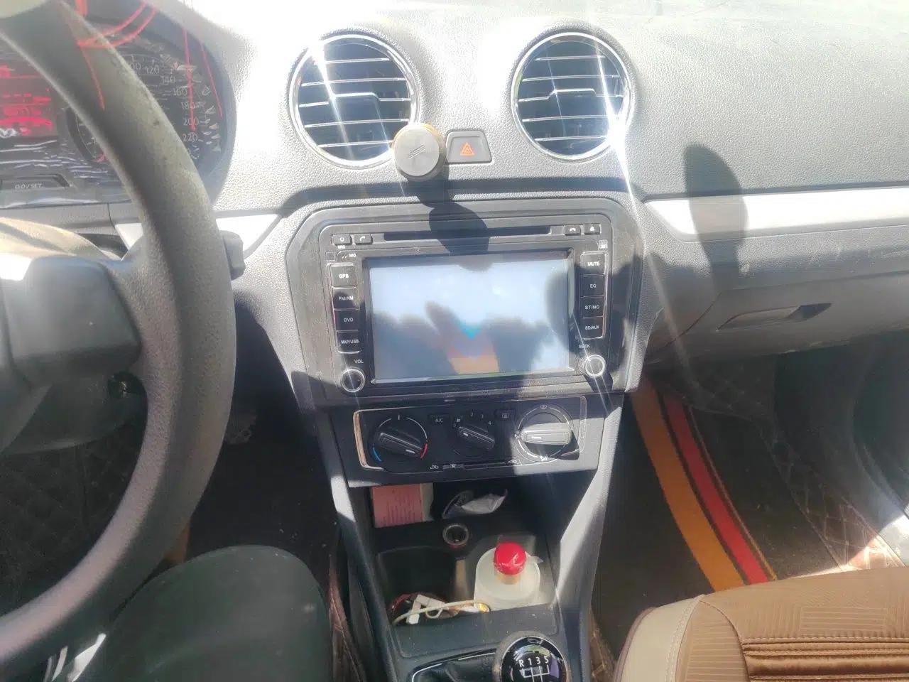 Volkswagen Jetta 2015 1.6L Manual Comfort Model — миниатюра 14