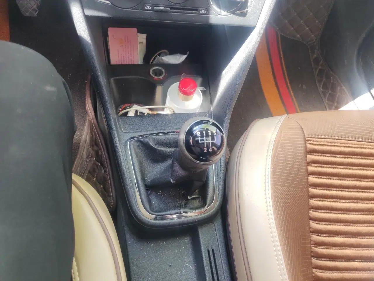 Volkswagen Jetta 2015 1.6L Manual Comfort Model — миниатюра 15