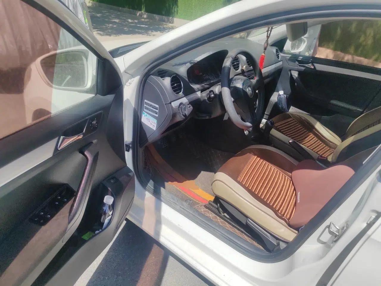 Volkswagen Jetta 2015 1.6L Manual Comfort Model — миниатюра 17