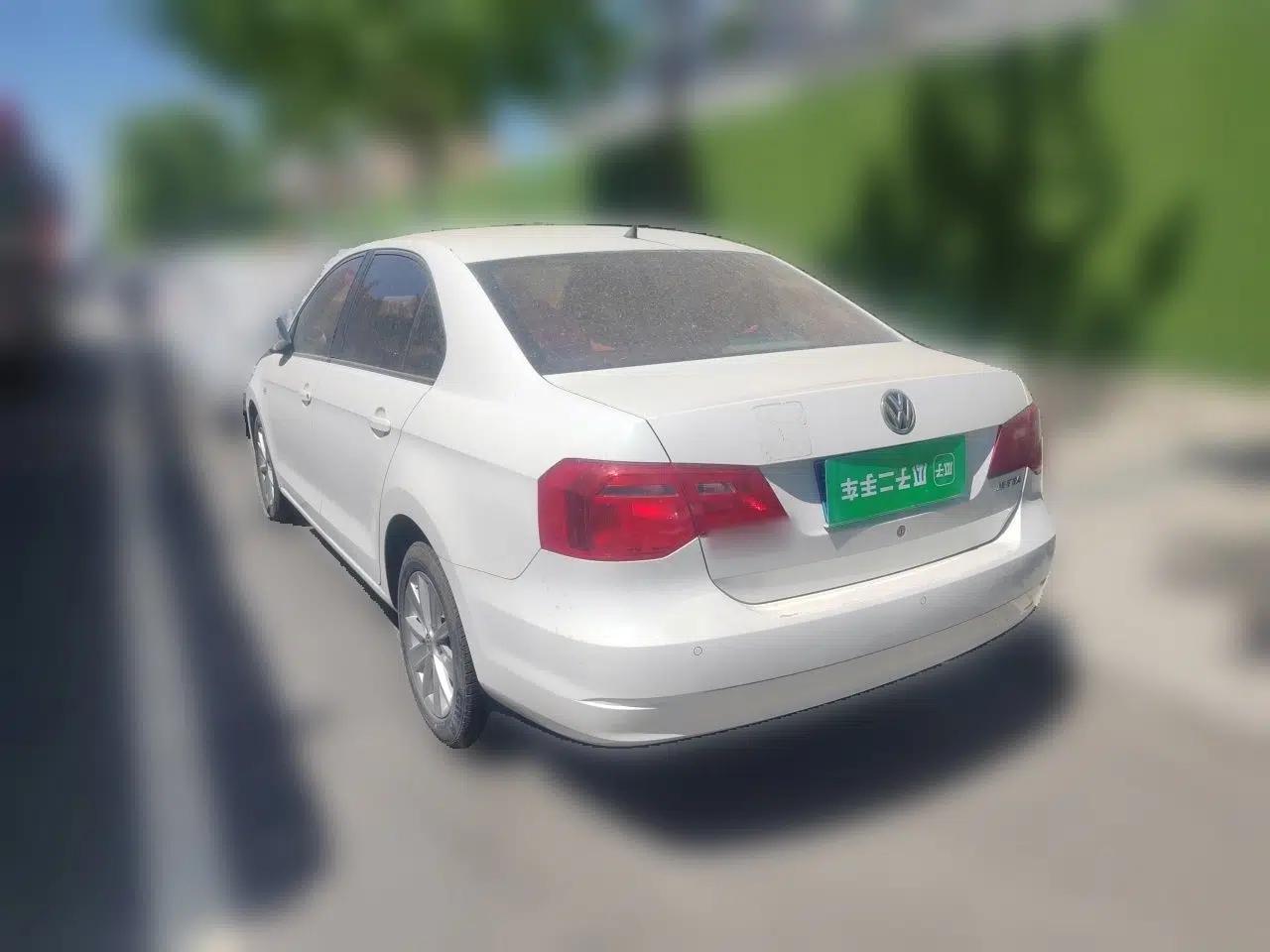 Volkswagen Jetta 2015 1.6L Manual Comfort Model — миниатюра 4