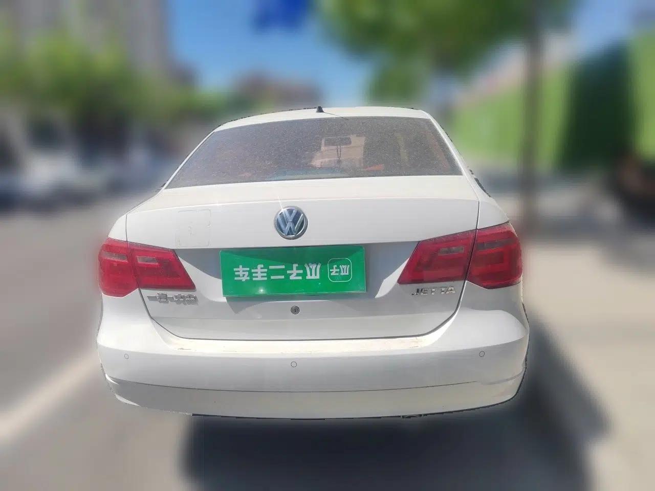 Volkswagen Jetta 2015 1.6L Manual Comfort Model — миниатюра 5