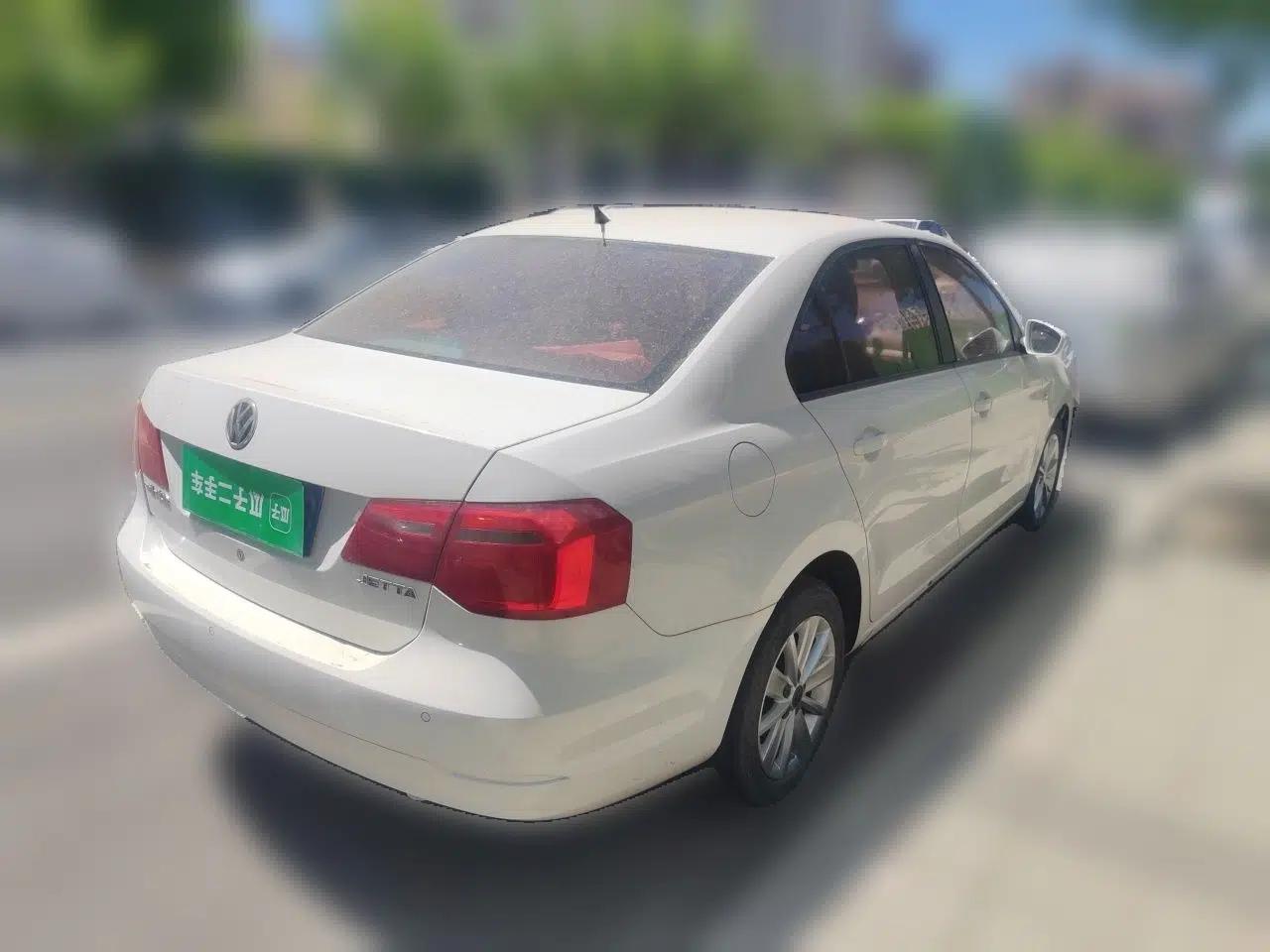 Volkswagen Jetta 2015 1.6L Manual Comfort Model — миниатюра 6