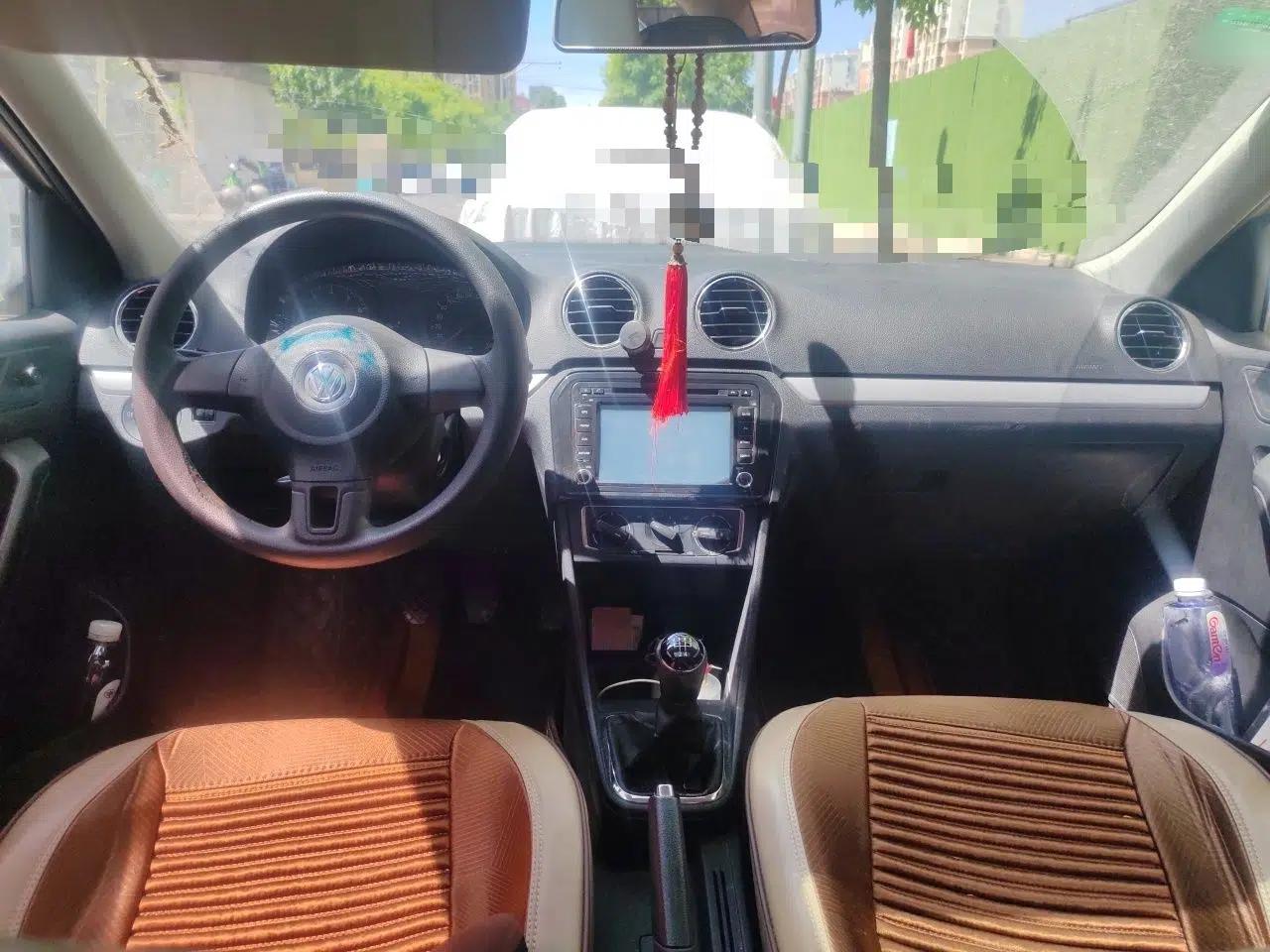Volkswagen Jetta 2015 1.6L Manual Comfort Model — миниатюра 10