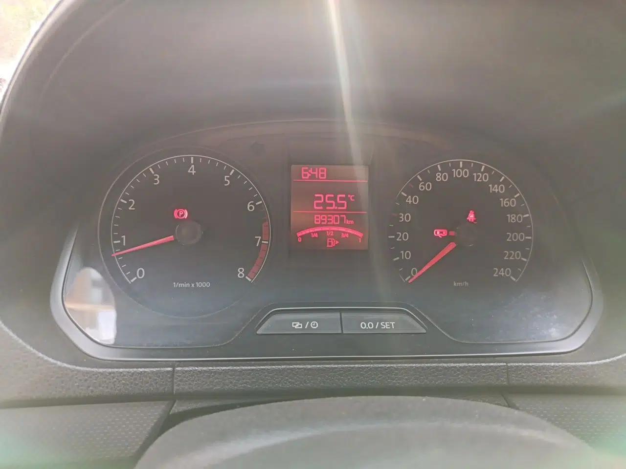 Volkswagen Jetta 2013 1.6L Manual Fashion Edition — миниатюра 12