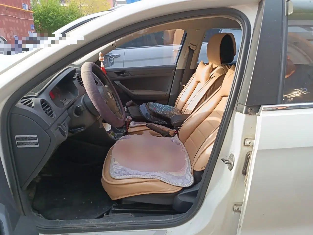Volkswagen Jetta 2013 1.6L Manual Fashion Edition — миниатюра 16