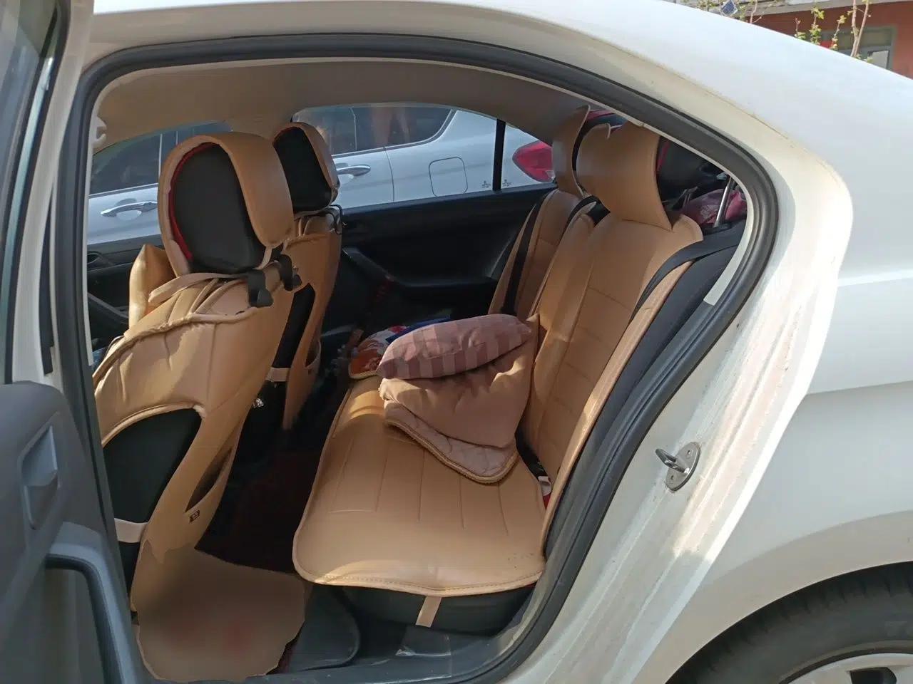 Volkswagen Jetta 2013 1.6L Manual Fashion Edition — миниатюра 18
