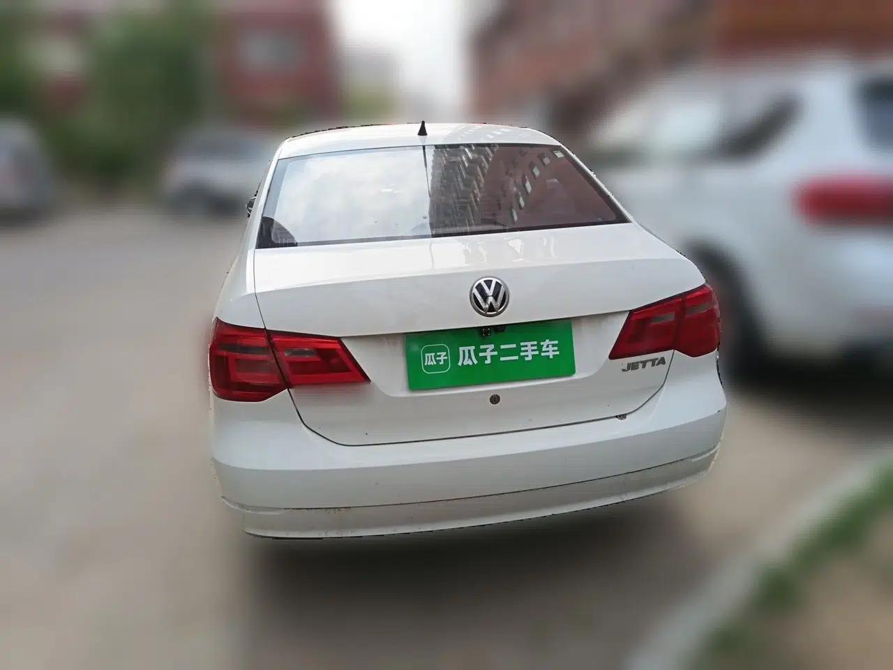 Volkswagen Jetta 2013 1.6L Manual Fashion Edition — миниатюра 5