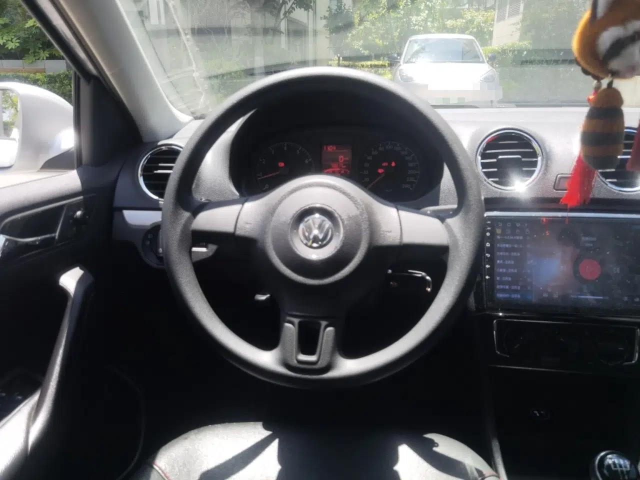 Volkswagen Jetta 2015 1.6L Manual Comfort Model — миниатюра 11
