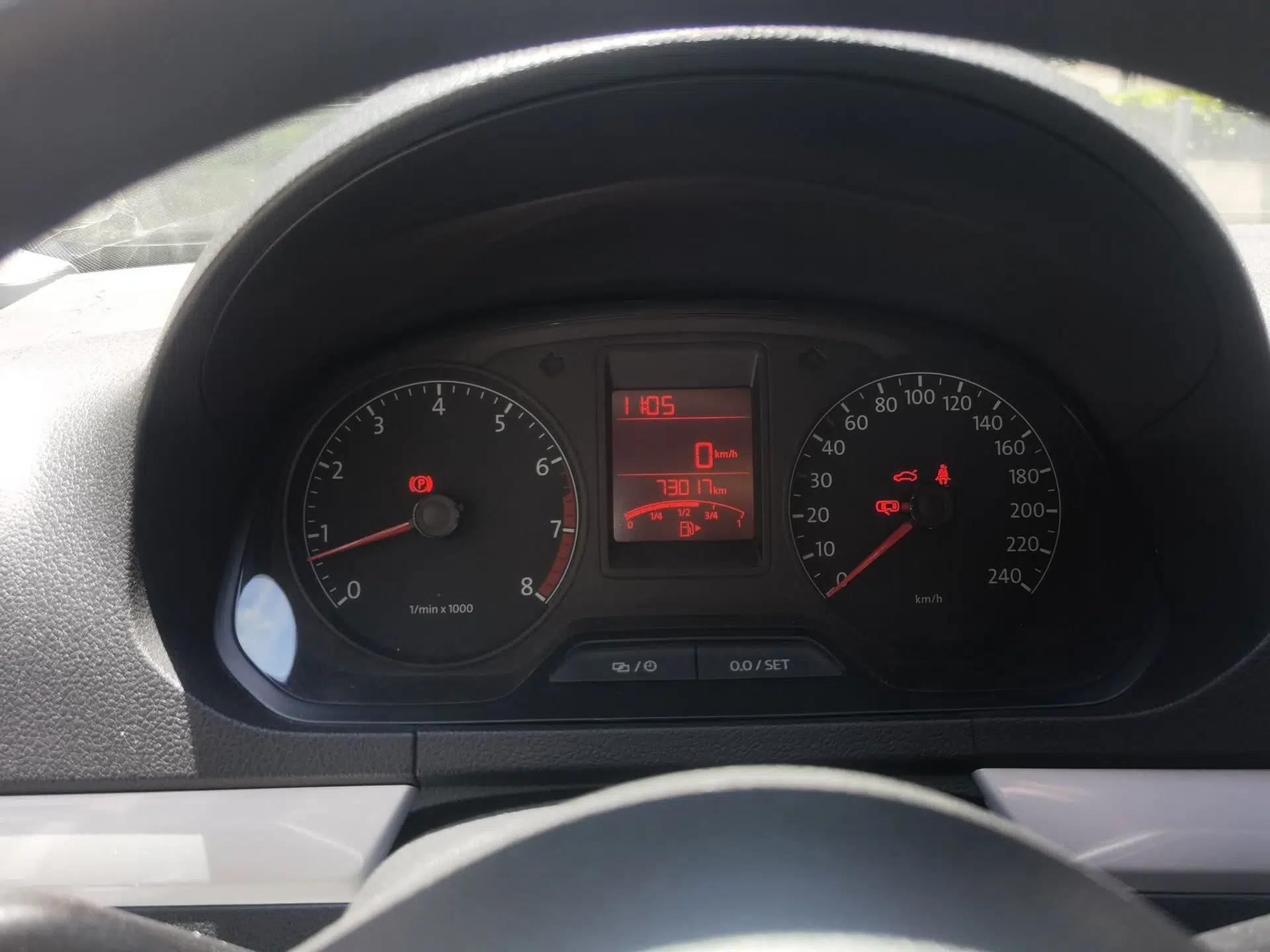 Volkswagen Jetta 2015 1.6L Manual Comfort Model — миниатюра 12