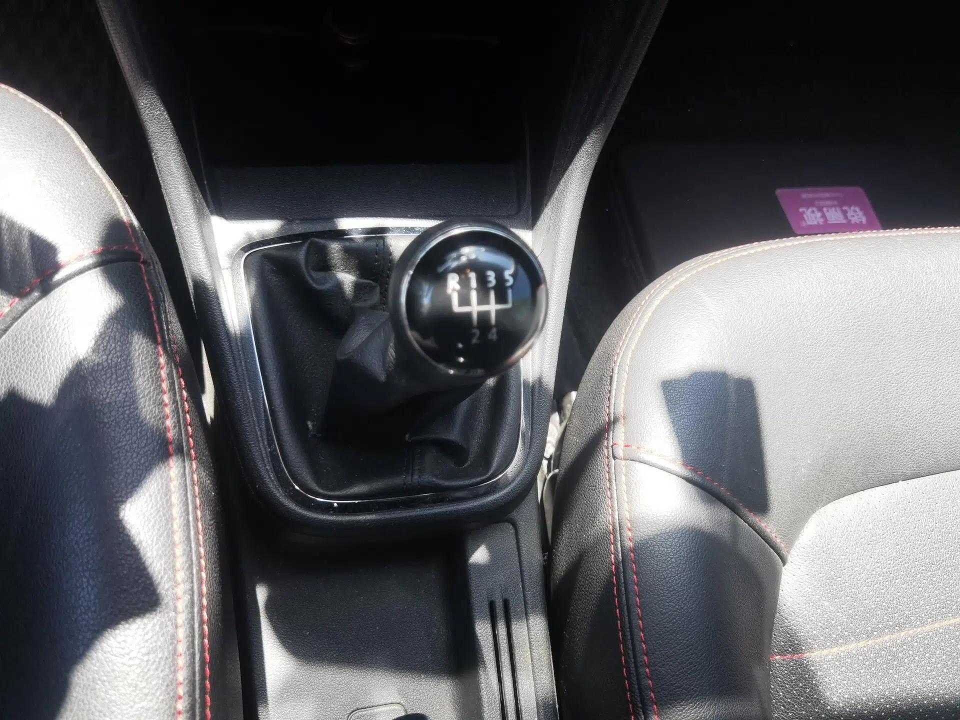 Volkswagen Jetta 2015 1.6L Manual Comfort Model — миниатюра 15