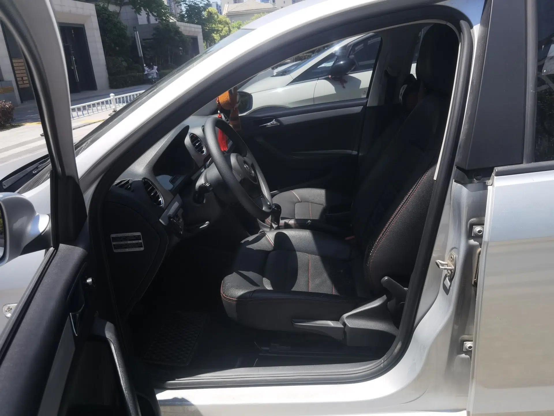 Volkswagen Jetta 2015 1.6L Manual Comfort Model — миниатюра 16