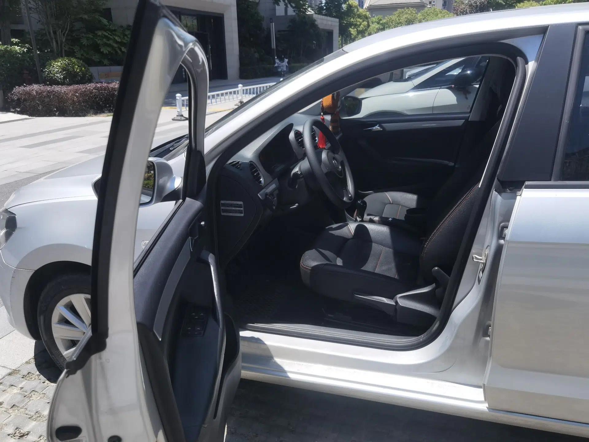 Volkswagen Jetta 2015 1.6L Manual Comfort Model — миниатюра 17