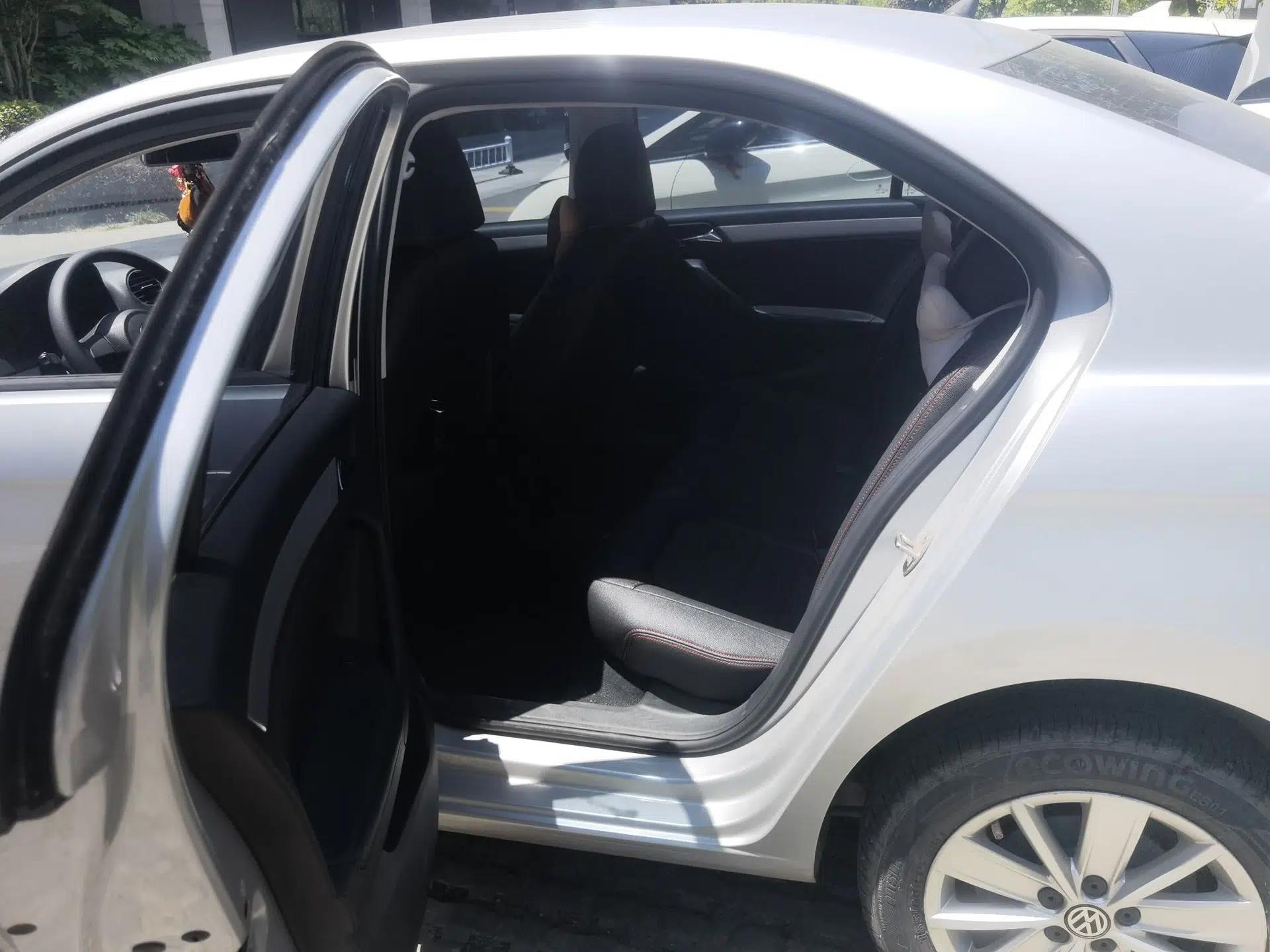Volkswagen Jetta 2015 1.6L Manual Comfort Model — миниатюра 18