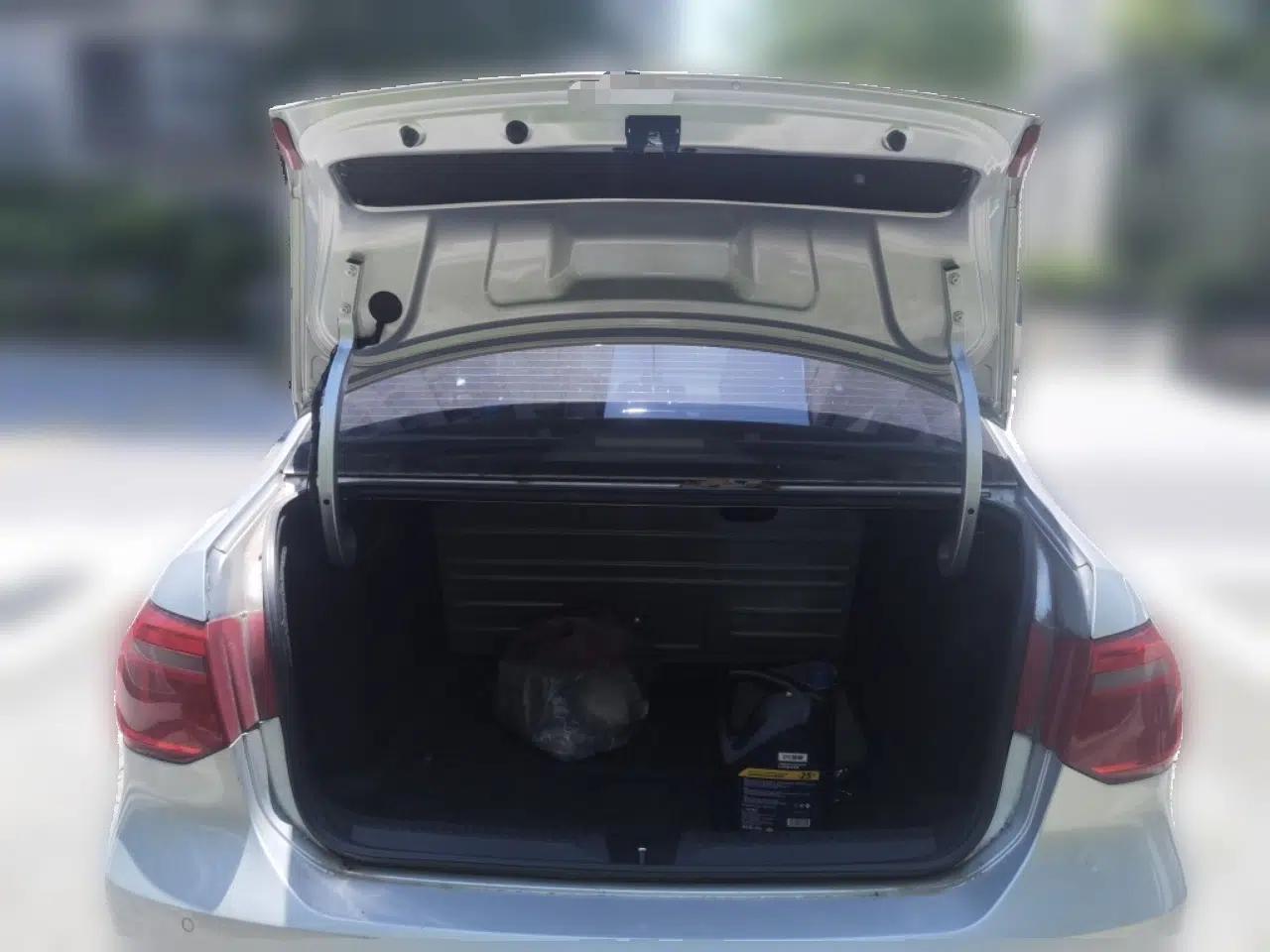 Volkswagen Jetta 2015 1.6L Manual Comfort Model — миниатюра 20