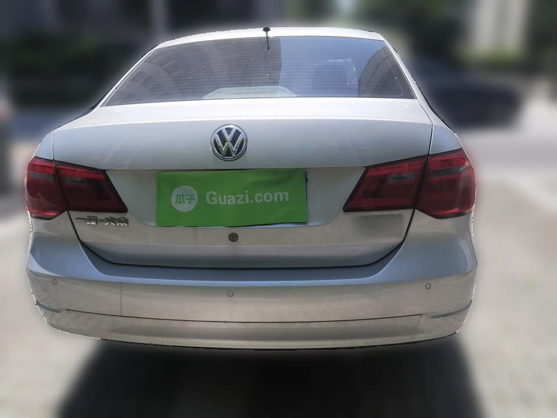 Volkswagen Jetta 2015 1.6L Manual Comfort Model — миниатюра 5