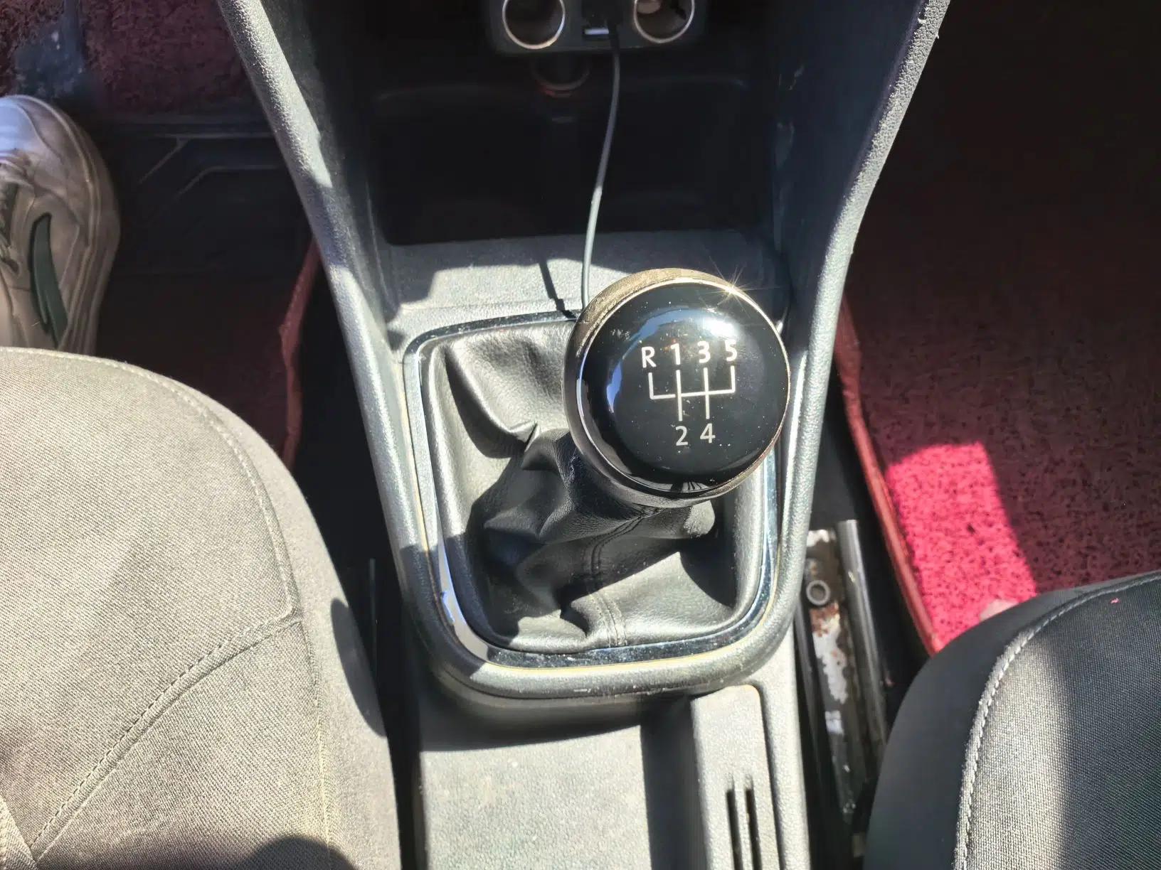 Volkswagen Jetta 2015 1.4L Manual Comfort Model — миниатюра 15