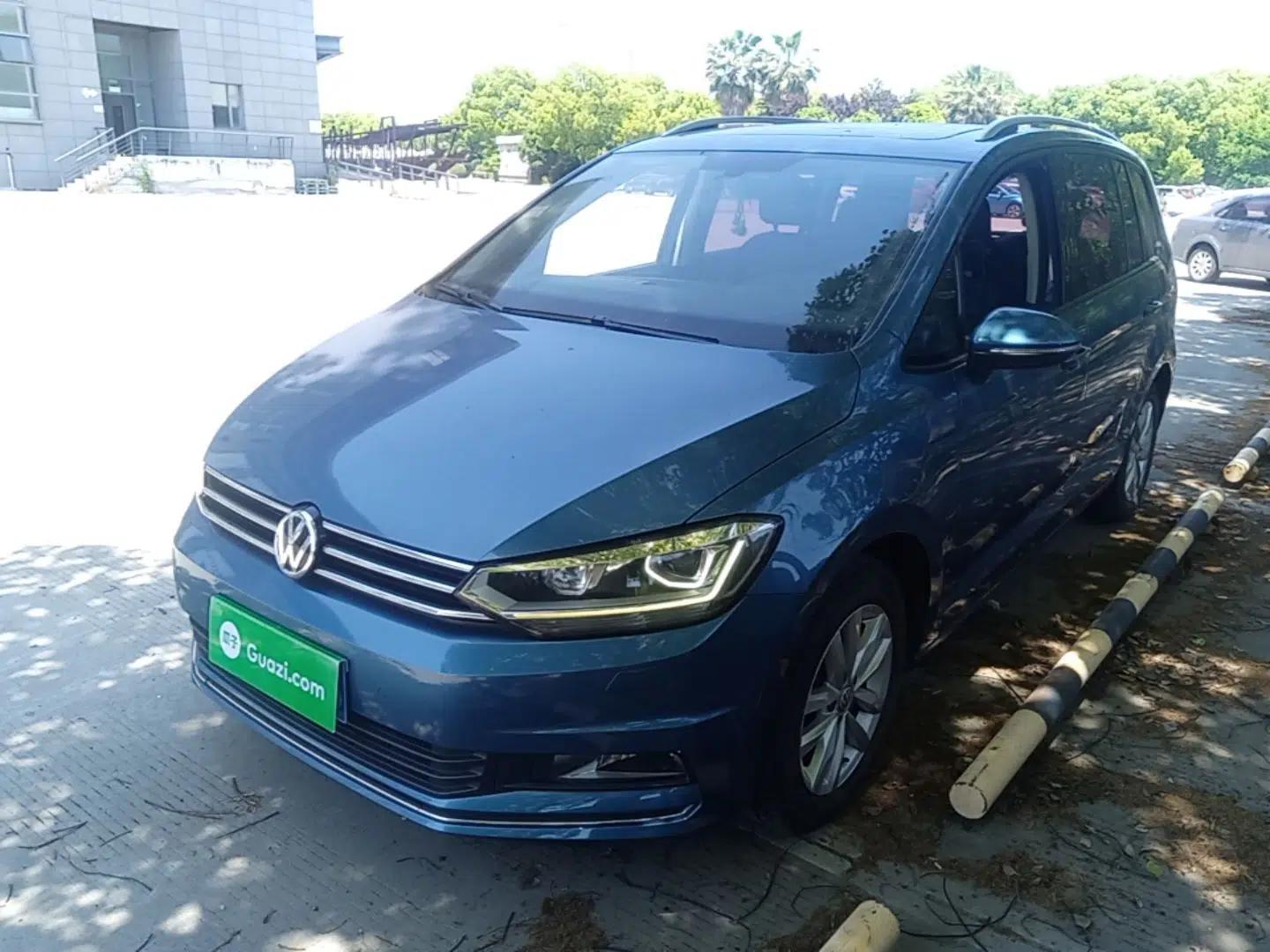 Volkswagen Touran 2016 Volkswagen Touran L 280TSI DSG Comfort Edition — миниатюра 1
