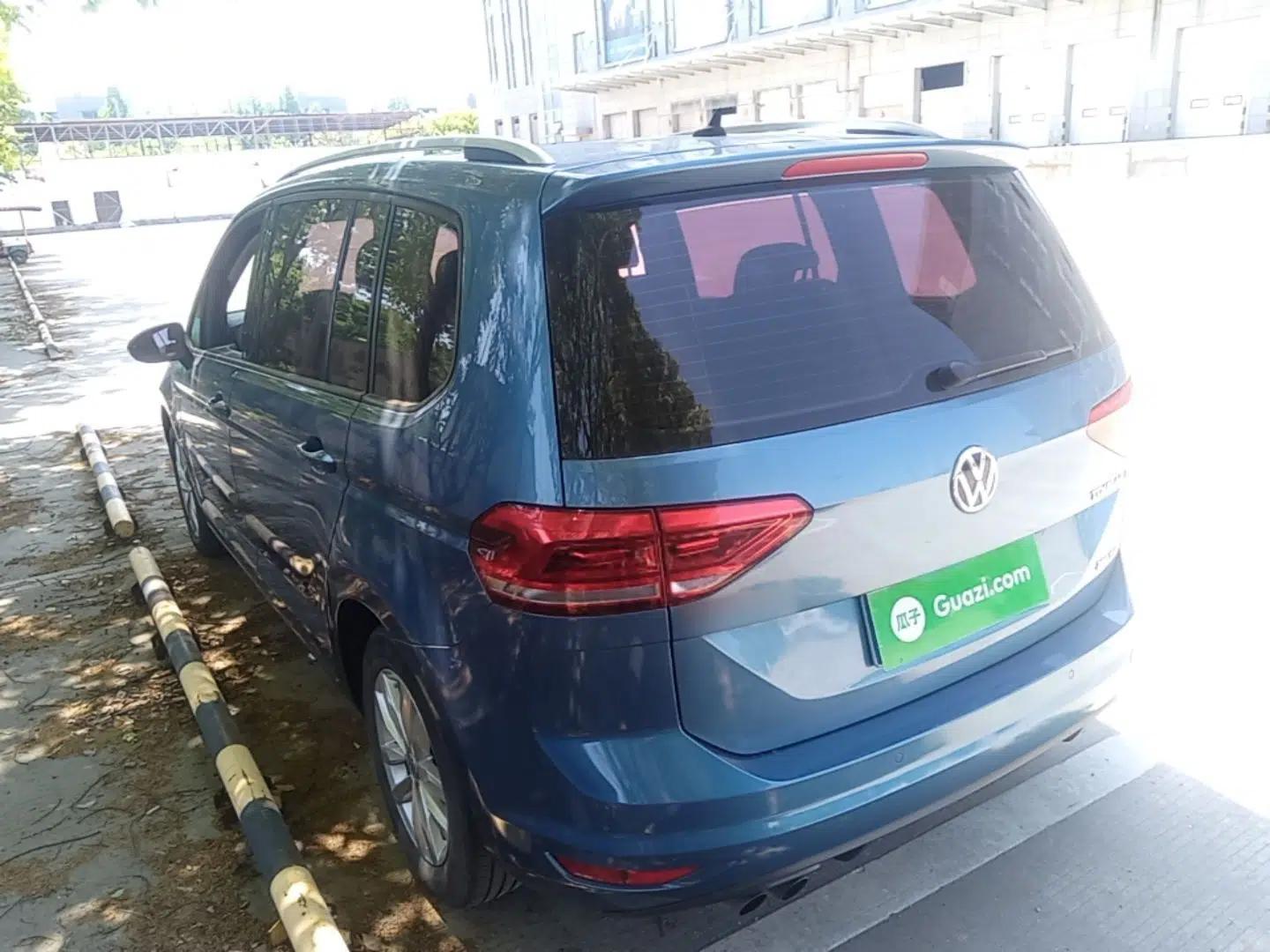 Volkswagen Touran 2016 Volkswagen Touran L 280TSI DSG Comfort Edition — миниатюра 4