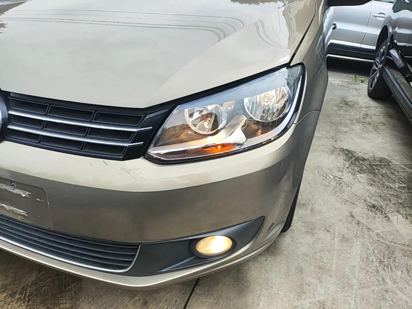 Volkswagen Touran 2015 1.4T DSG Comfort Edition 5 Seats — миниатюра 2