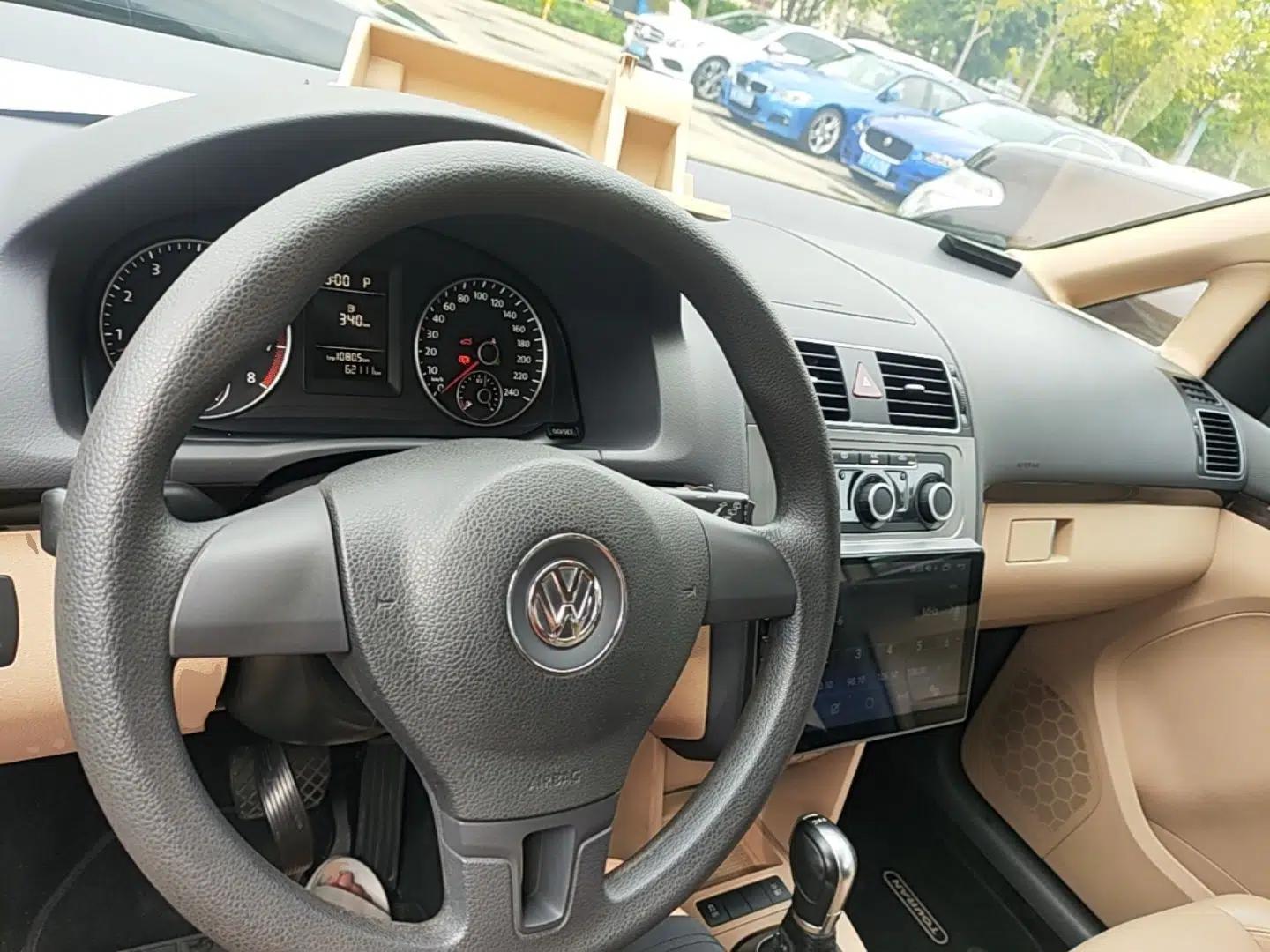 Volkswagen Touran 2015 1.4T DSG Comfort Edition 5 Seats — миниатюра 12