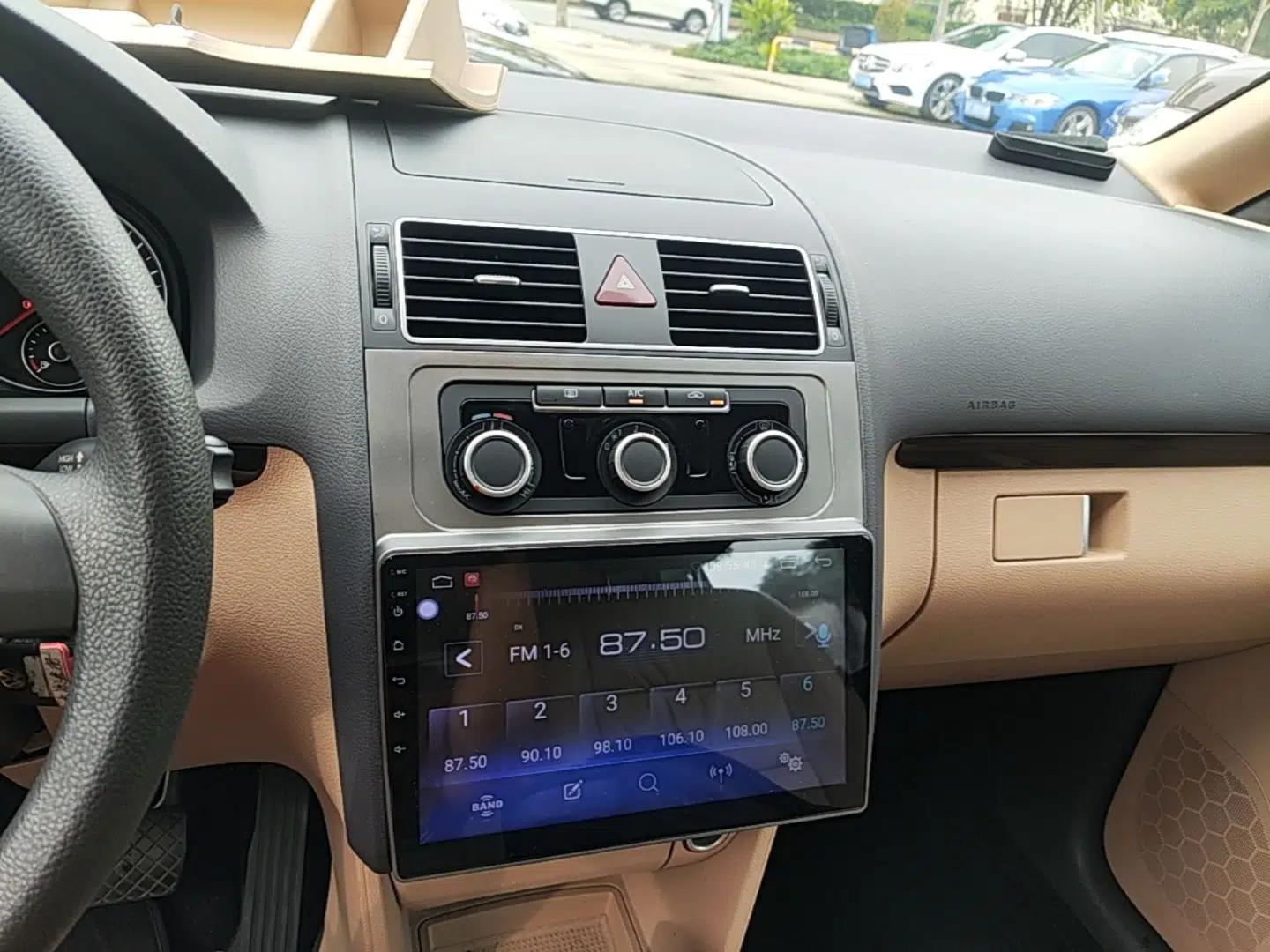 Volkswagen Touran 2015 1.4T DSG Comfort Edition 5 Seats — миниатюра 15