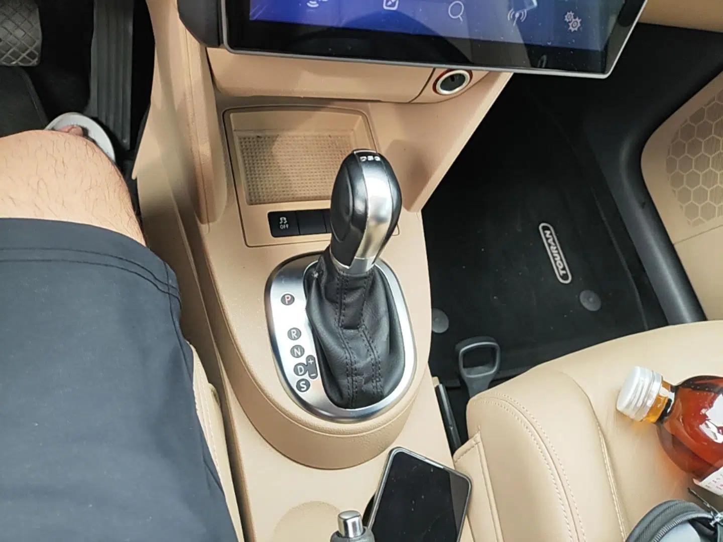 Volkswagen Touran 2015 1.4T DSG Comfort Edition 5 Seats — миниатюра 16
