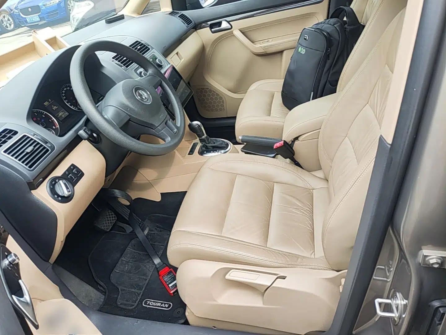 Volkswagen Touran 2015 1.4T DSG Comfort Edition 5 Seats — миниатюра 17
