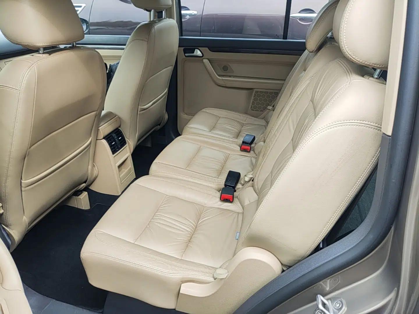 Volkswagen Touran 2015 1.4T DSG Comfort Edition 5 Seats — миниатюра 19