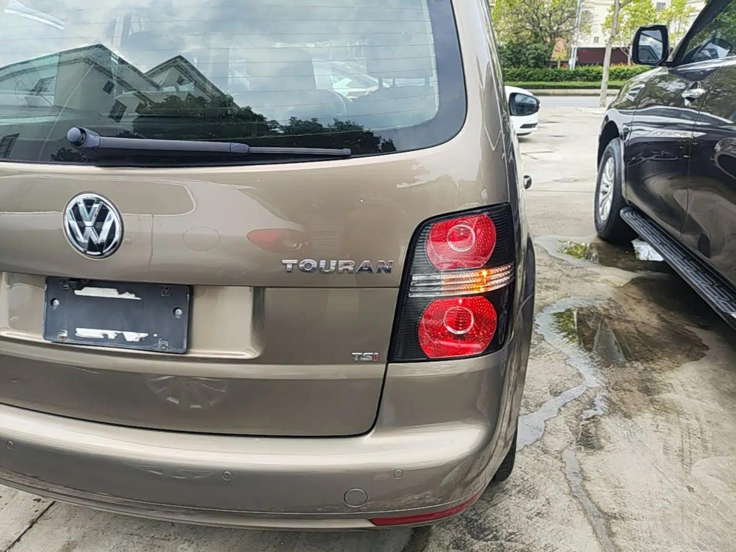 Volkswagen Touran 2015 1.4T DSG Comfort Edition 5 Seats — миниатюра 3