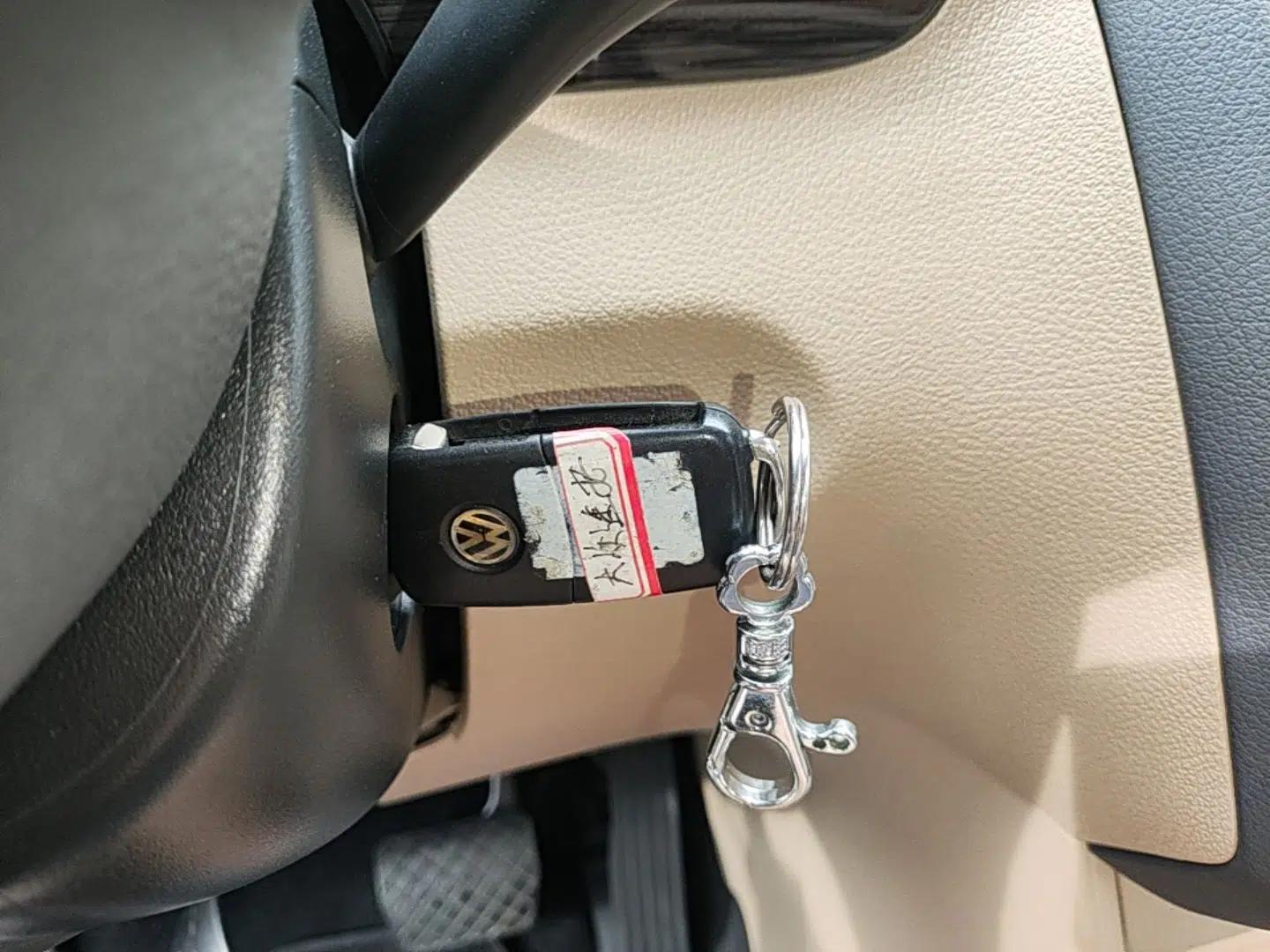 Volkswagen Touran 2015 1.4T DSG Comfort Edition 5 Seats — миниатюра 22