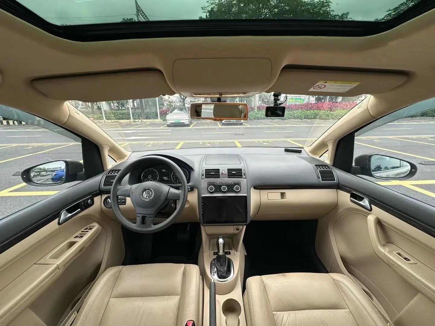 Volkswagen Touran 2015 1.4T DSG Comfort Edition 5 Seats — миниатюра 23