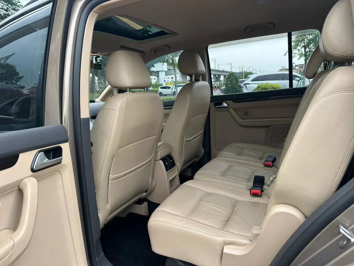 Volkswagen Touran 2015 1.4T DSG Comfort Edition 5 Seats — миниатюра 24