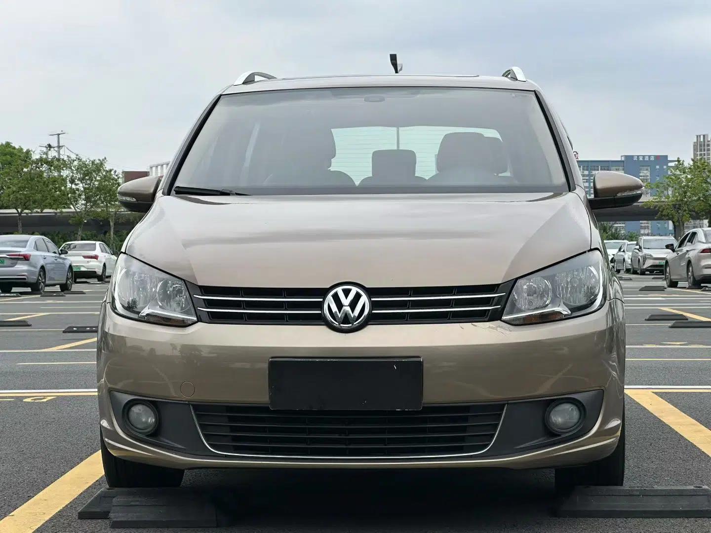Volkswagen Touran 2015 1.4T DSG Comfort Edition 5 Seats — миниатюра 6