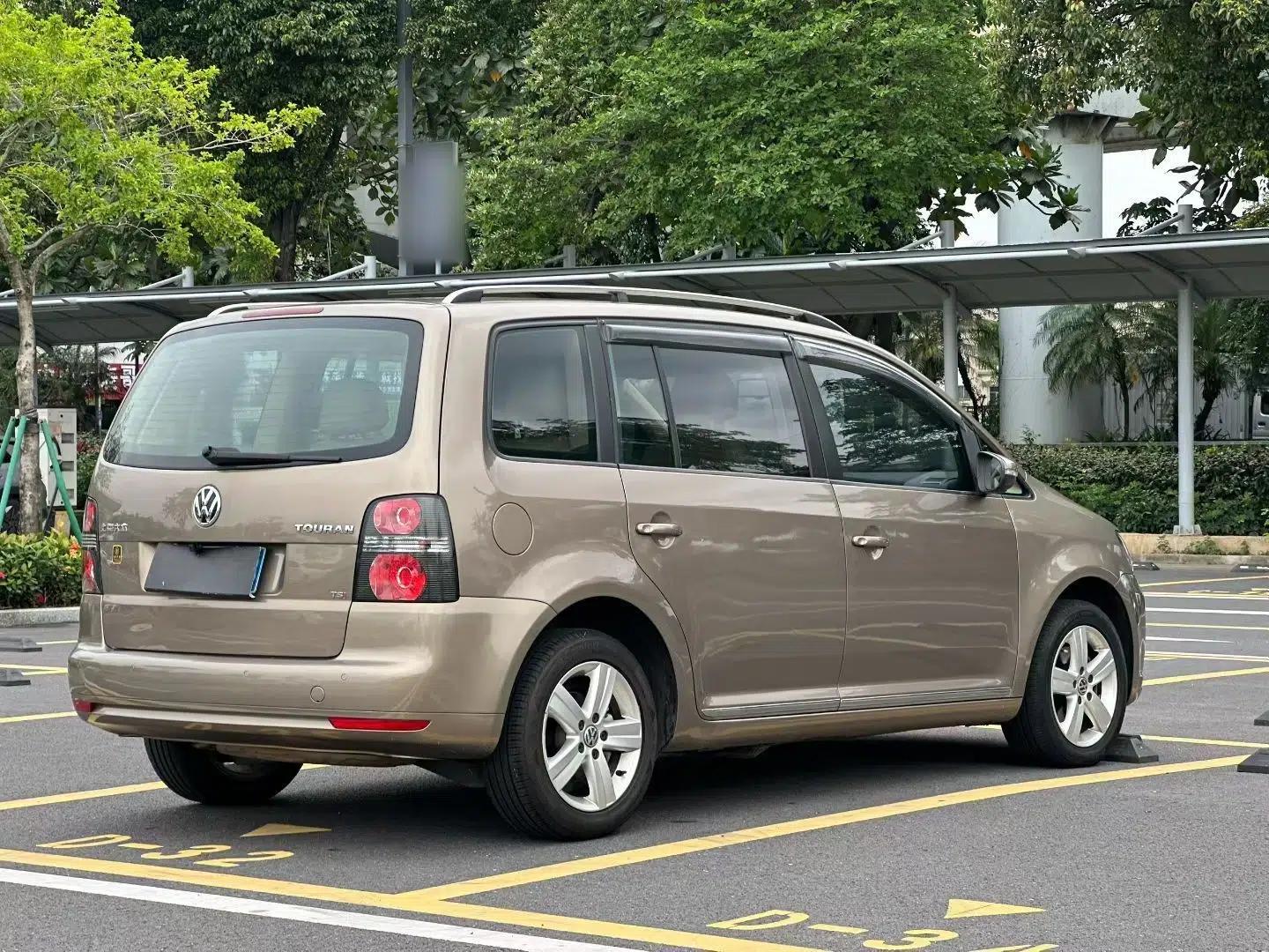 Volkswagen Touran 2015 1.4T DSG Comfort Edition 5 Seats — миниатюра 7
