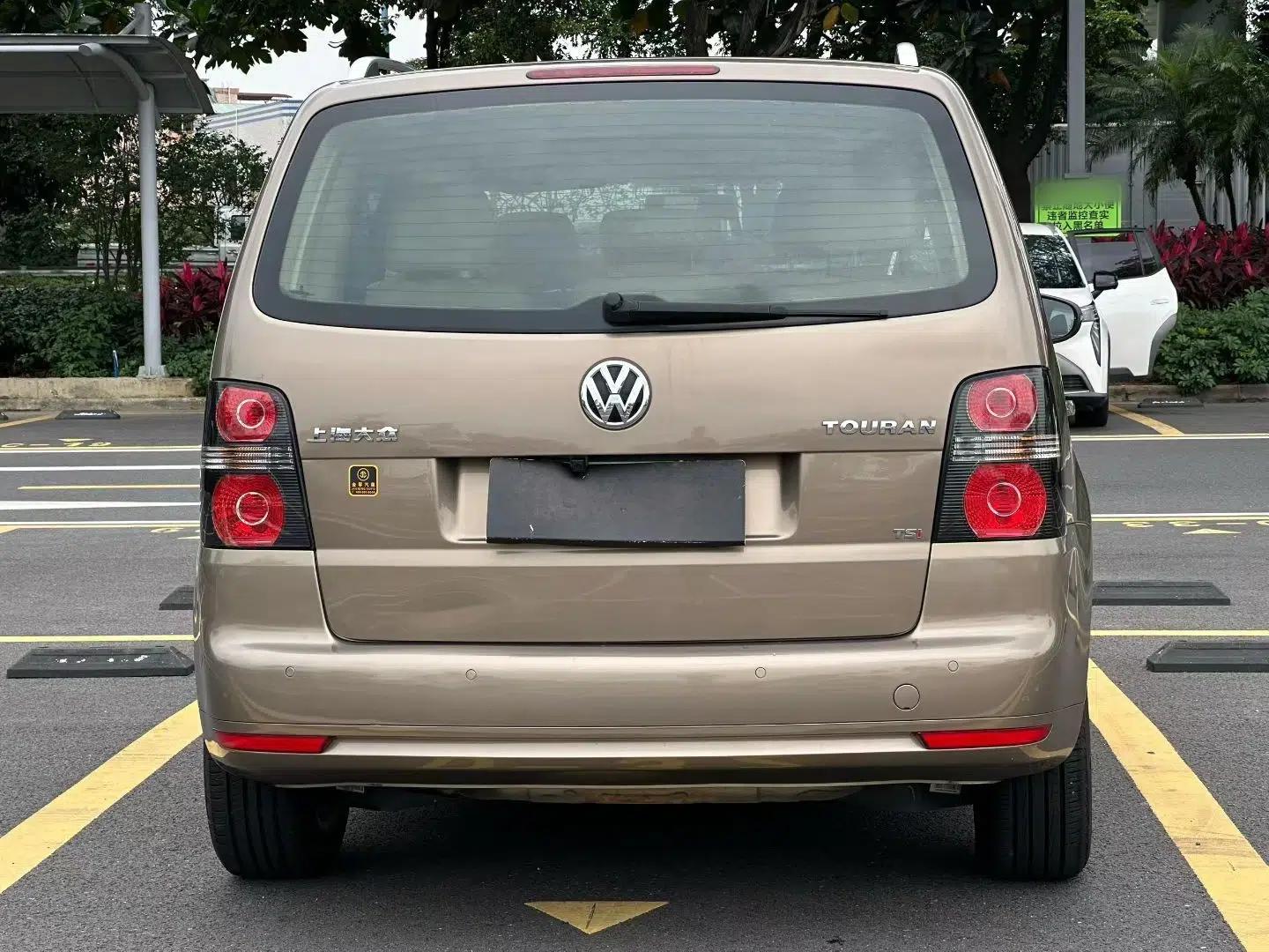 Volkswagen Touran 2015 1.4T DSG Comfort Edition 5 Seats — миниатюра 8