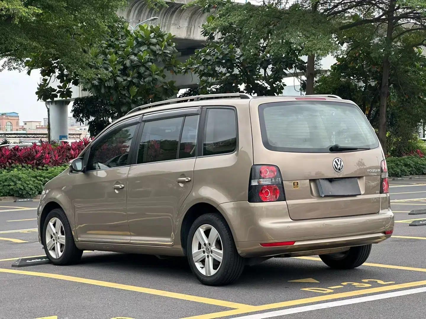 Volkswagen Touran 2015 1.4T DSG Comfort Edition 5 Seats — миниатюра 9