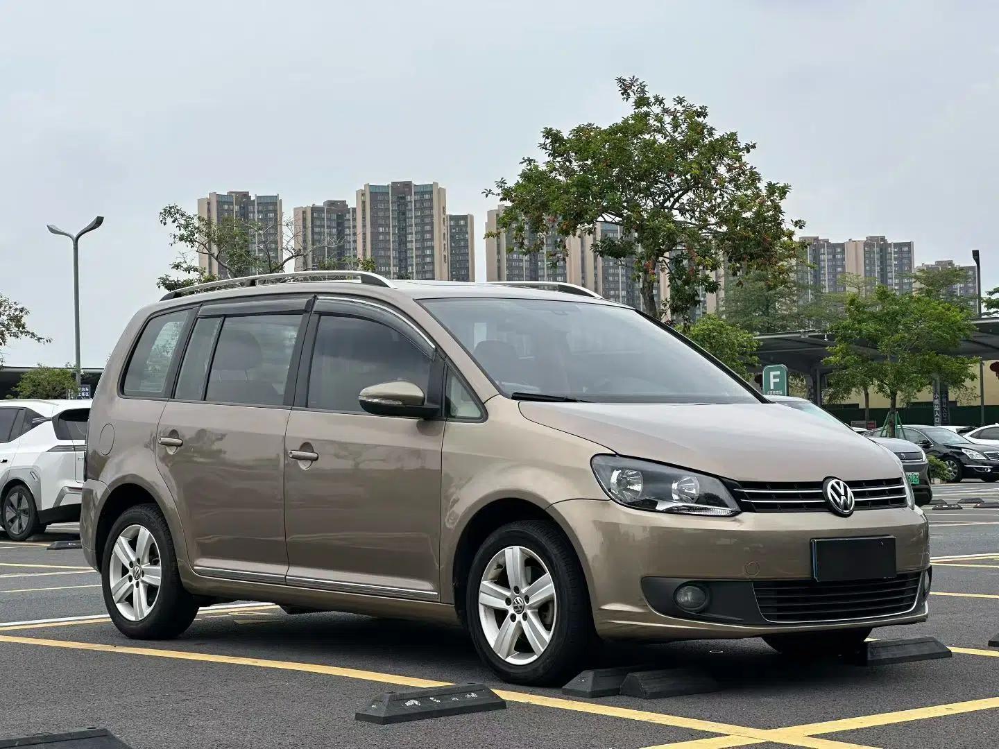 Volkswagen Touran 2015 1.4T DSG Comfort Edition 5 Seats — миниатюра 10