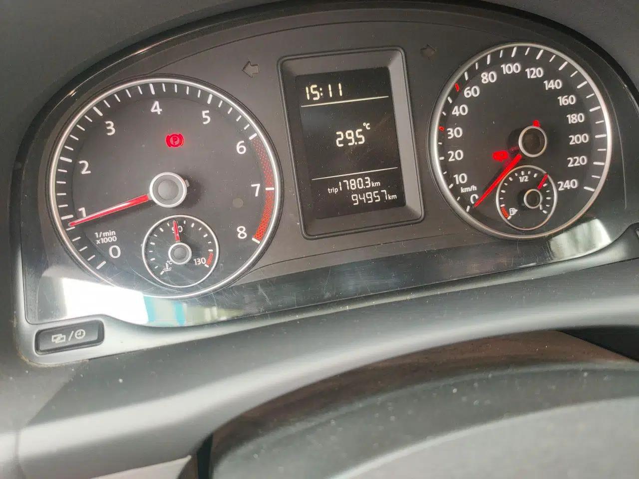 Volkswagen Touran 2015 1.4T Manual Fashion Edition 5-Seater — миниатюра 11