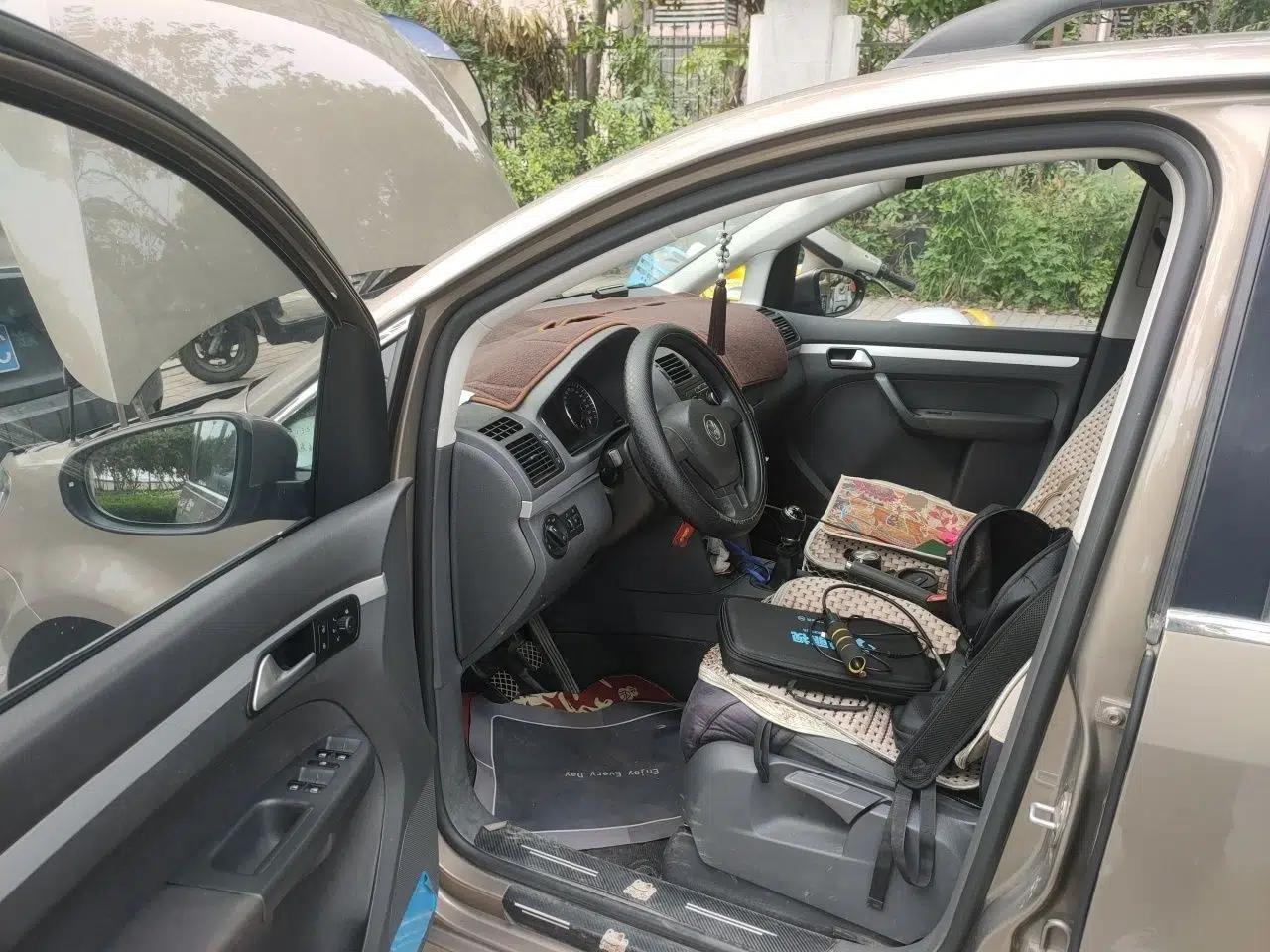 Volkswagen Touran 2015 1.4T Manual Fashion Edition 5-Seater — миниатюра 19