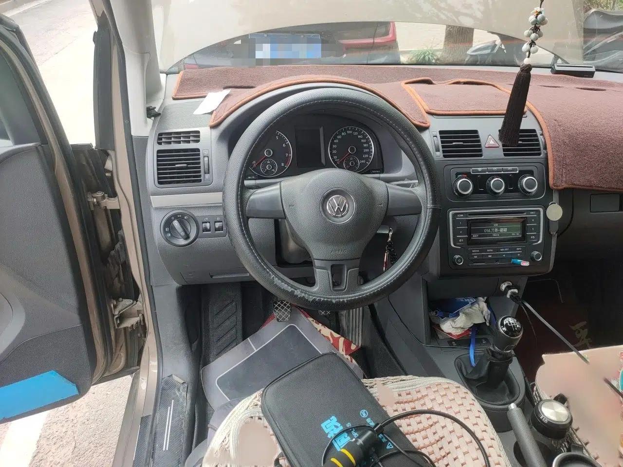 Volkswagen Touran 2015 1.4T Manual Fashion Edition 5-Seater — миниатюра 9