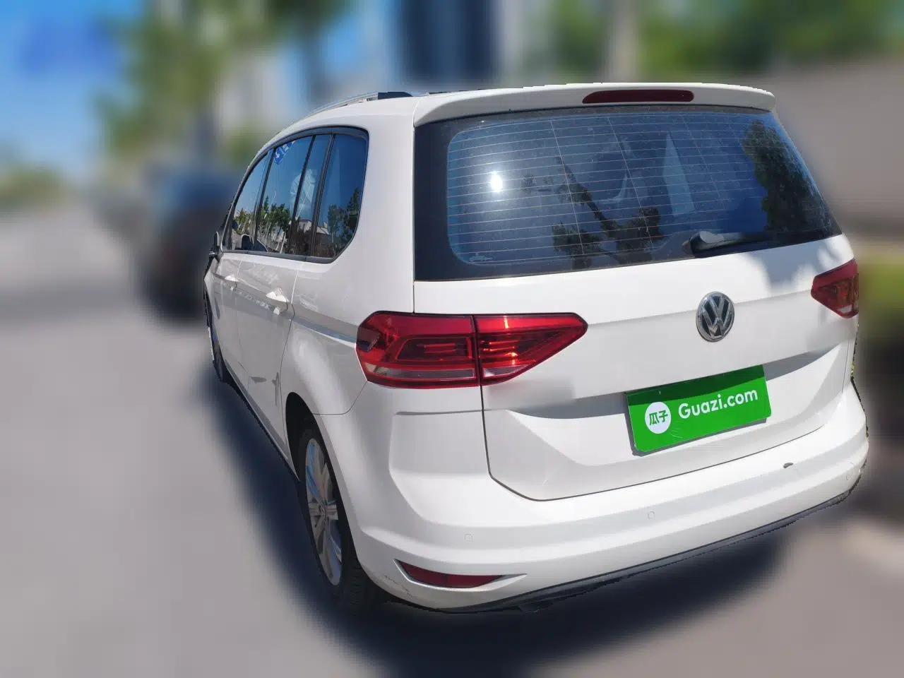 Volkswagen Touran 2018 Volkswagen Touran L 280TSI DSG Comfort Edition 7-seater — миниатюра 4