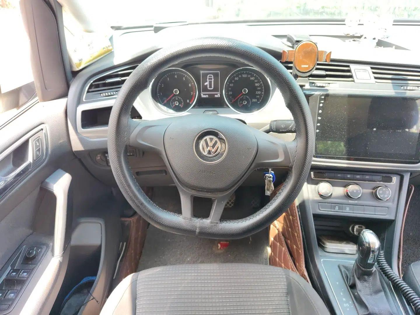 Volkswagen Touran 2016 Touran L 280TSI DSG Style Edition — миниатюра 11