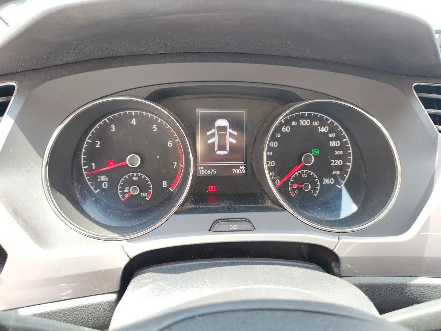 Volkswagen Touran 2016 Touran L 280TSI DSG Style Edition — миниатюра 12