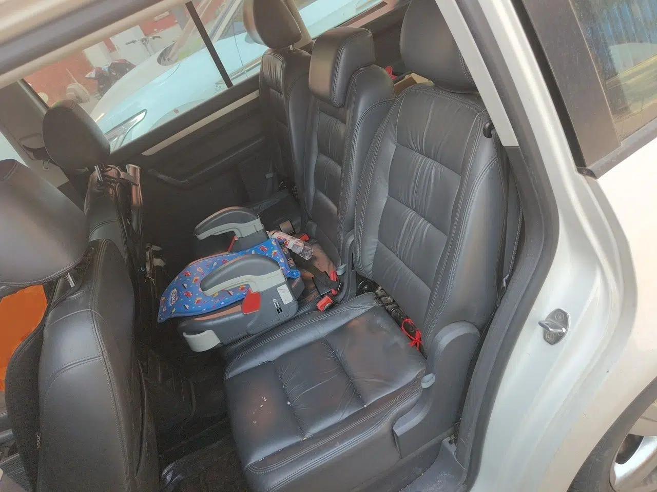 Volkswagen Touran 2015 1.4T DSG Comfort Edition 5 Seats — миниатюра 18