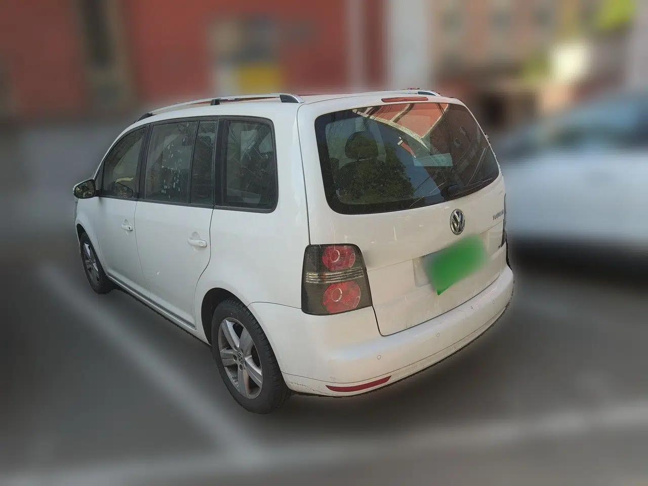 Volkswagen Touran 2015 1.4T DSG Comfort Edition 5 Seats — миниатюра 4