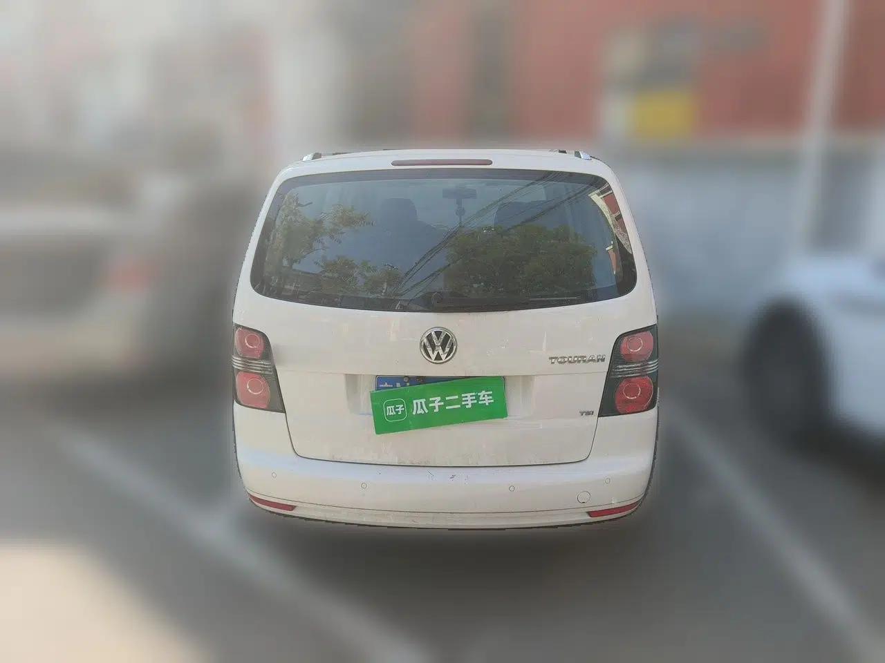 Volkswagen Touran 2015 1.4T DSG Comfort Edition 5 Seats — миниатюра 5
