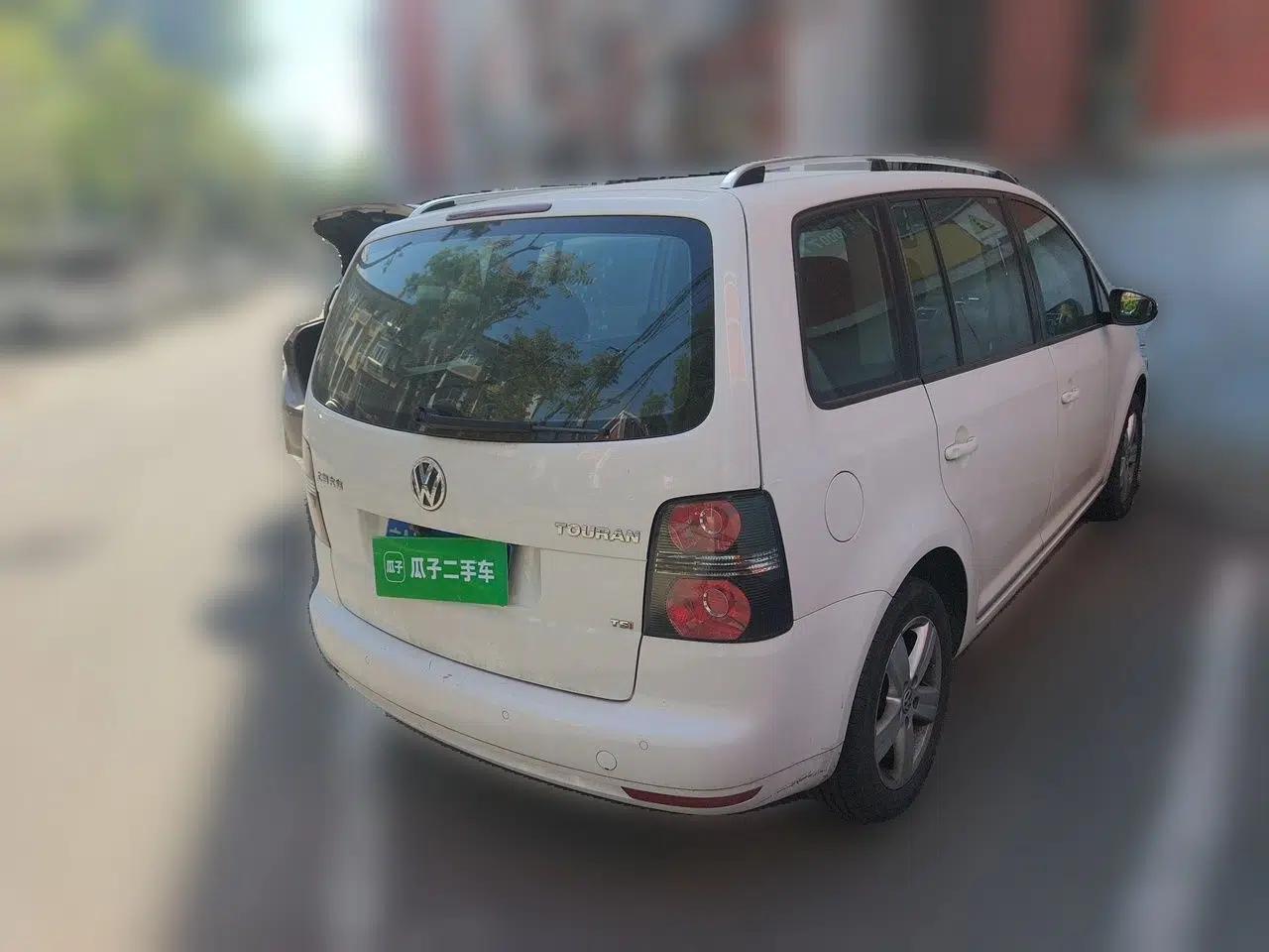Volkswagen Touran 2015 1.4T DSG Comfort Edition 5 Seats — миниатюра 6